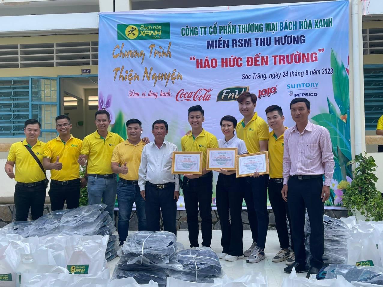 Bách hóa xanh Miền Nam tặng quà cho học sinh có hoàn cảnh khó khăn trên địa bàn